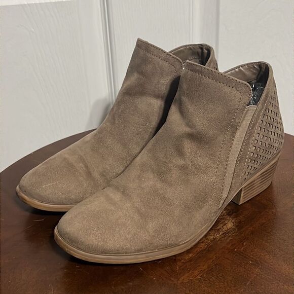 🔥🔥 MIA Boots Womens 8M Round Toe Ankle Booties Heels Comfort Brown Suede - EUC - Picture 2 of 10